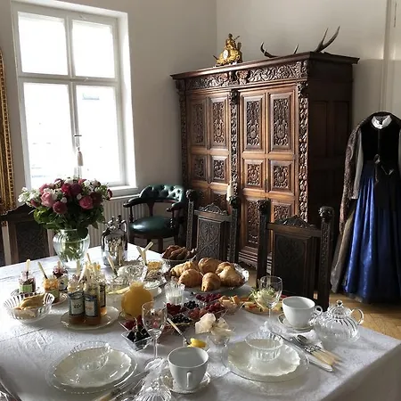 Sarah's Altstadt Oase Frühstückspension 4*